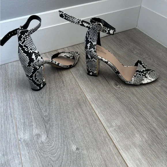 Size 7.5 Heels - Picture 2 of 5